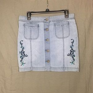 Stretchy denim skirt (size medium)